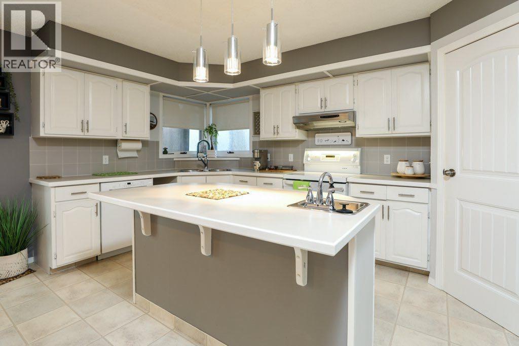 43 Sherwood Boulevard W, Lethbridge, Alberta  T1K 6G4 - Photo 8 - A2265861