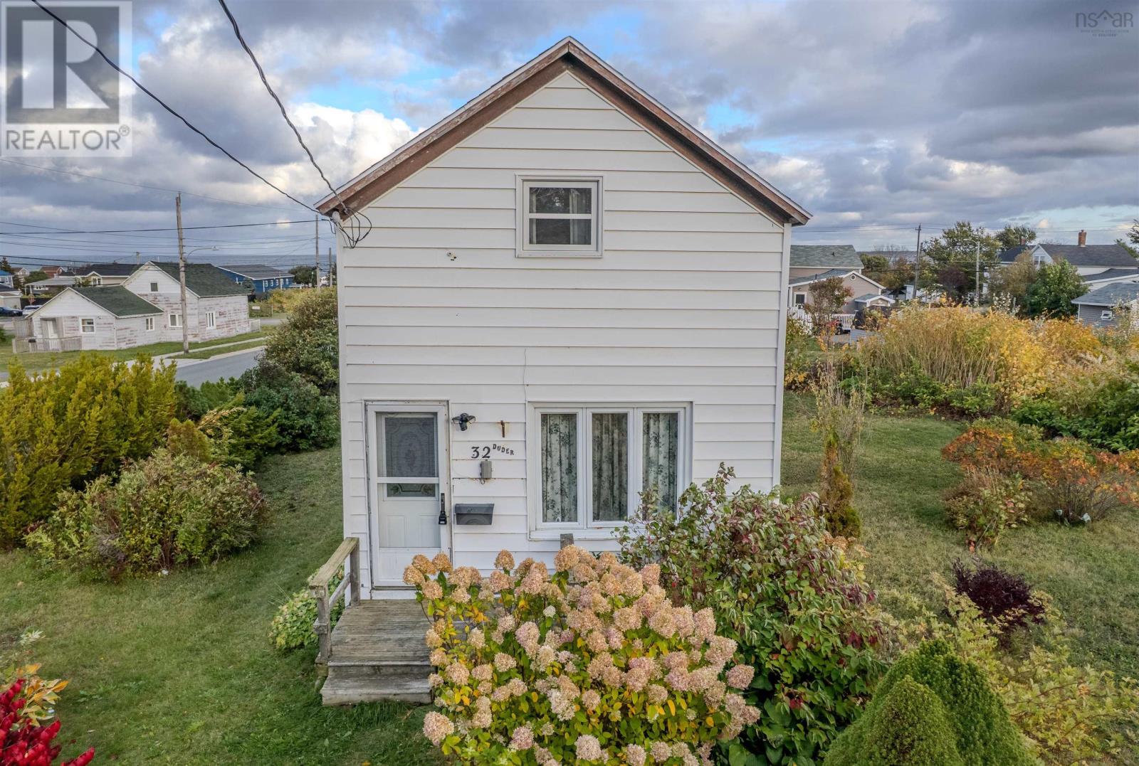 32 Arthur Street, Glace Bay, Nova Scotia  B1A 3Y4 - Photo 1 - 202525939