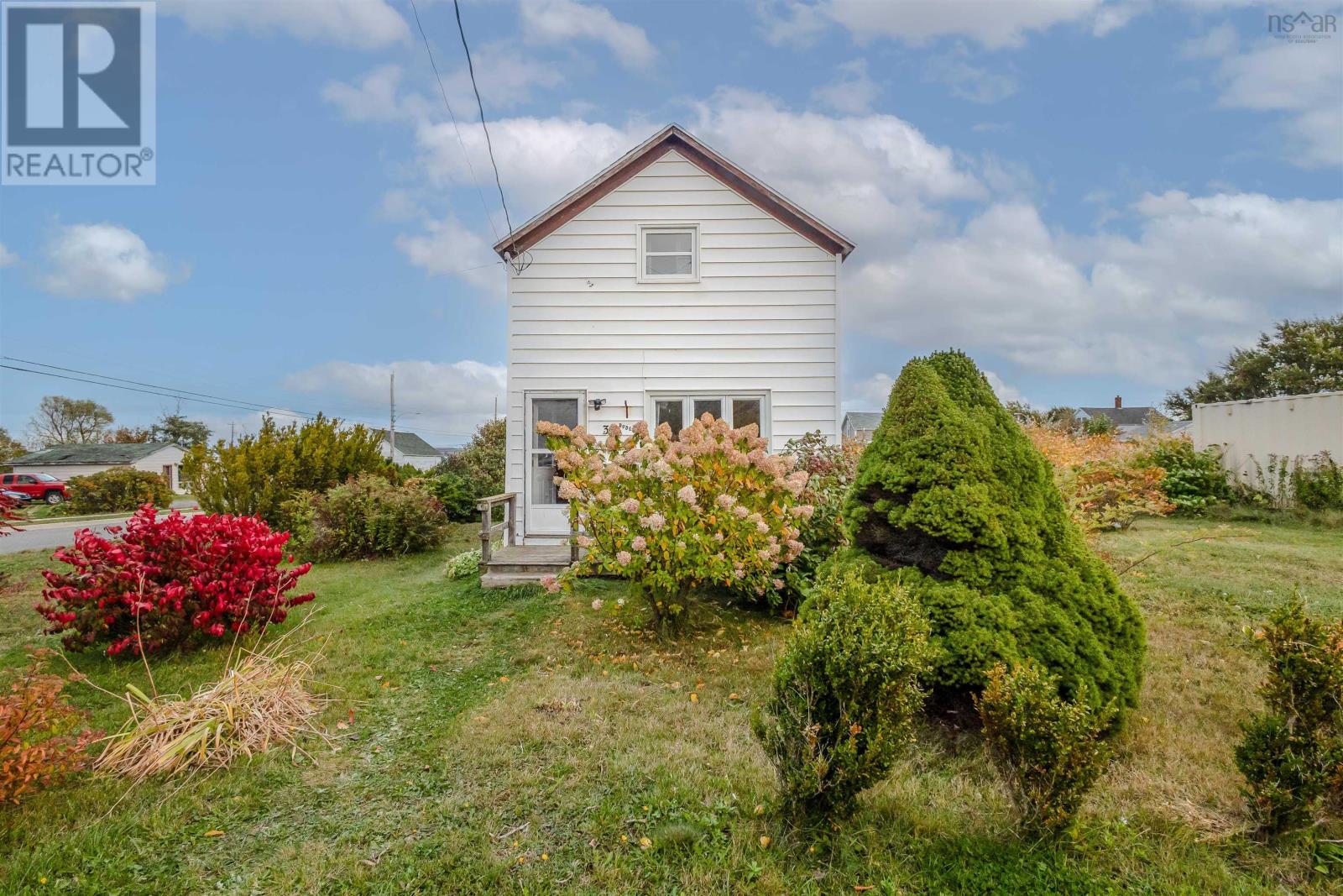 32 Arthur Street, Glace Bay, Nova Scotia  B1A 3Y4 - Photo 2 - 202525939