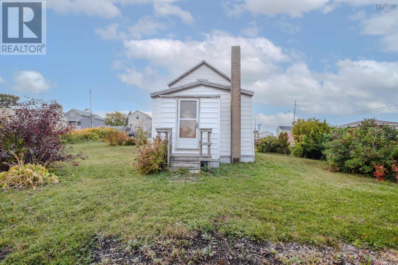 32 Arthur Street, Glace Bay, Nova Scotia  B1A 3Y4 - Photo 5 - 202525939