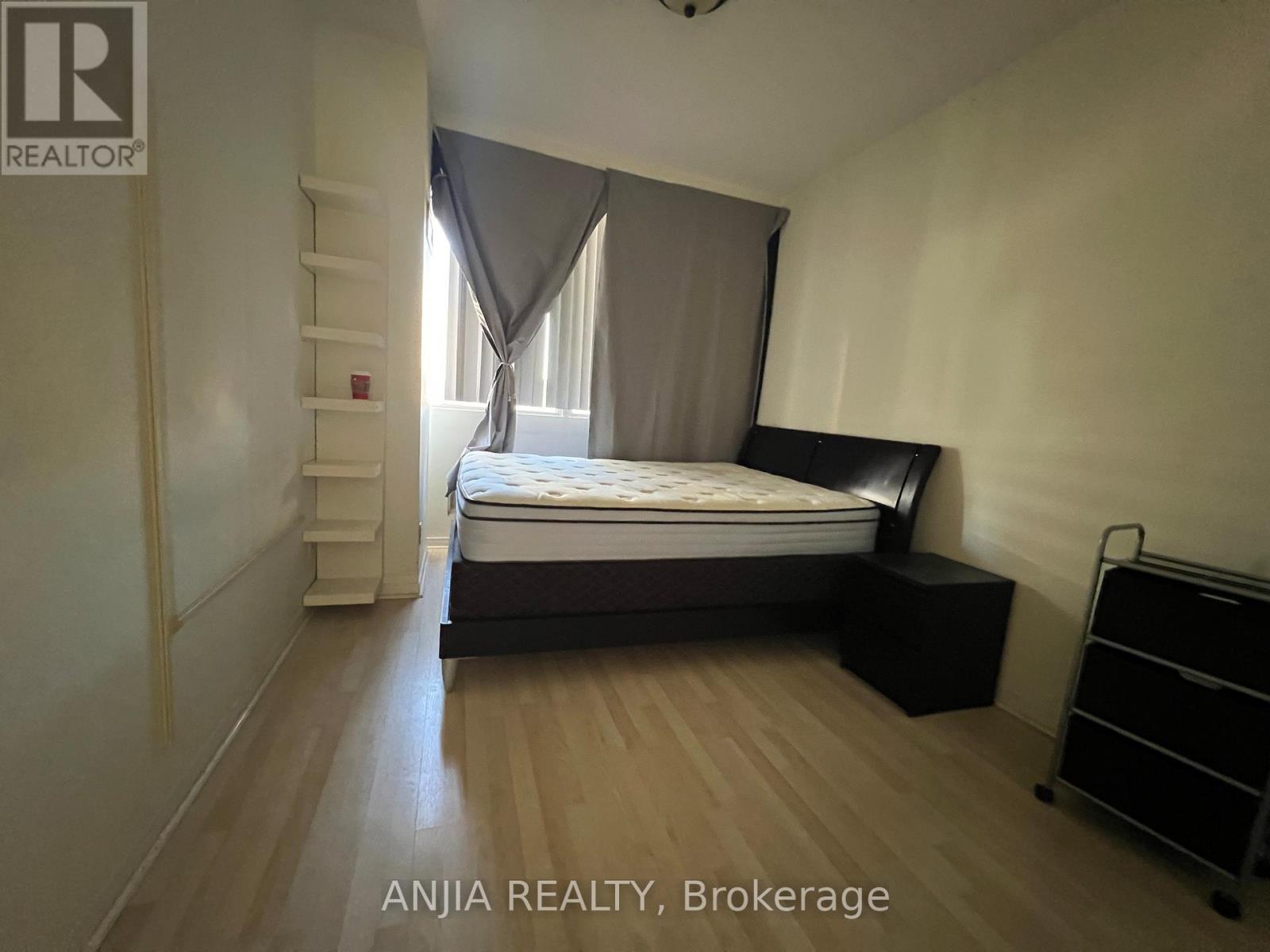807 - 555 Yonge Street, Toronto, Ontario  M4Y 3A6 - Photo 2 - C12439968