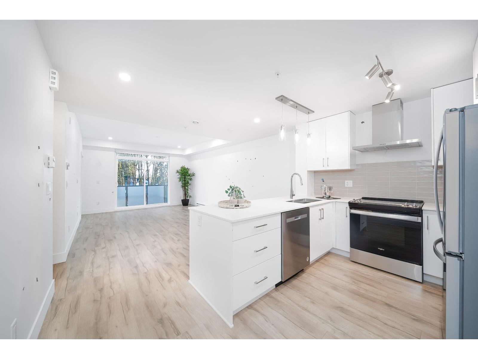 30 6328 King George Boulevard, Surrey, British Columbia V3X 1E6 - Photo 1 - R3027413