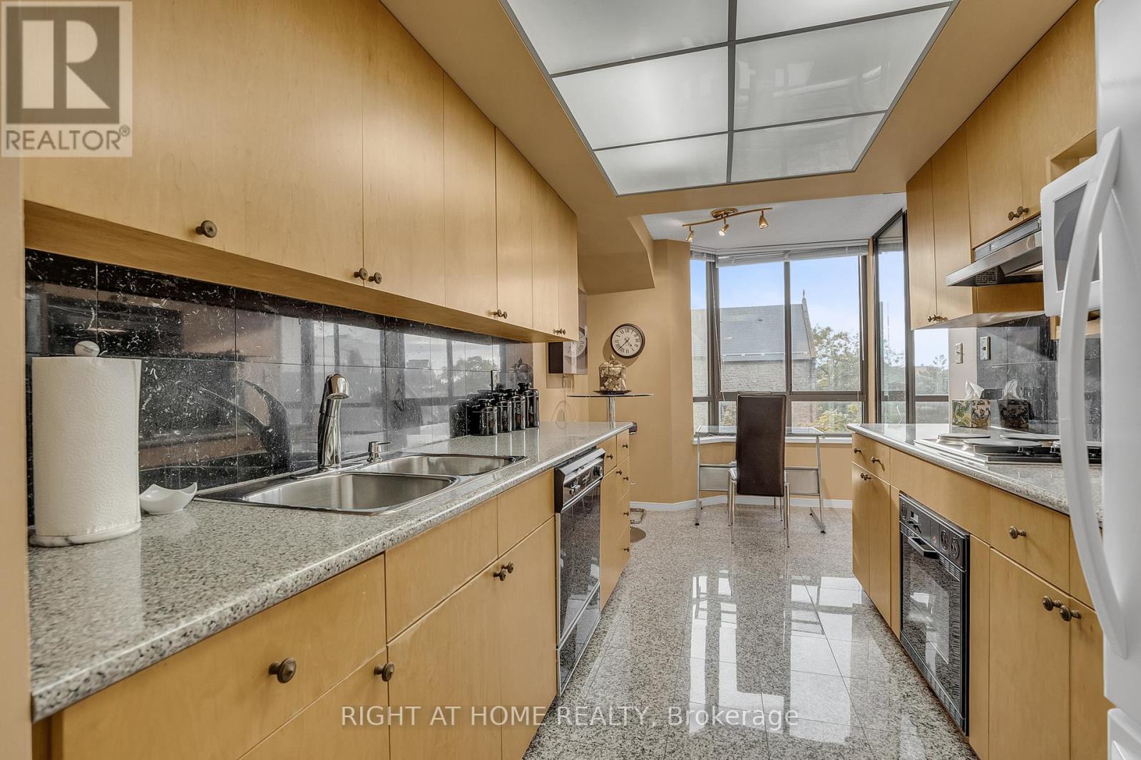 604 - 195 St Patrick Street, Toronto, Ontario  M5T 2Y8 - Photo 17 - C12482852