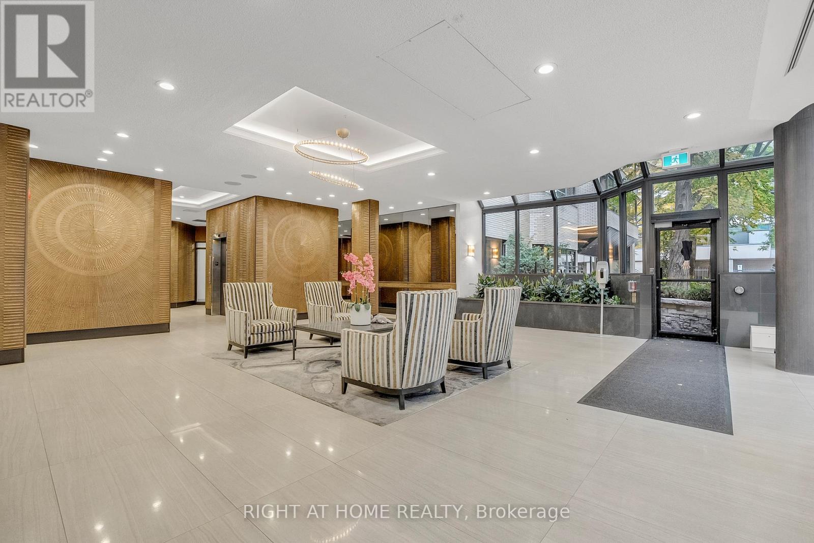 604 - 195 St Patrick Street, Toronto, Ontario  M5T 2Y8 - Photo 4 - C12482852