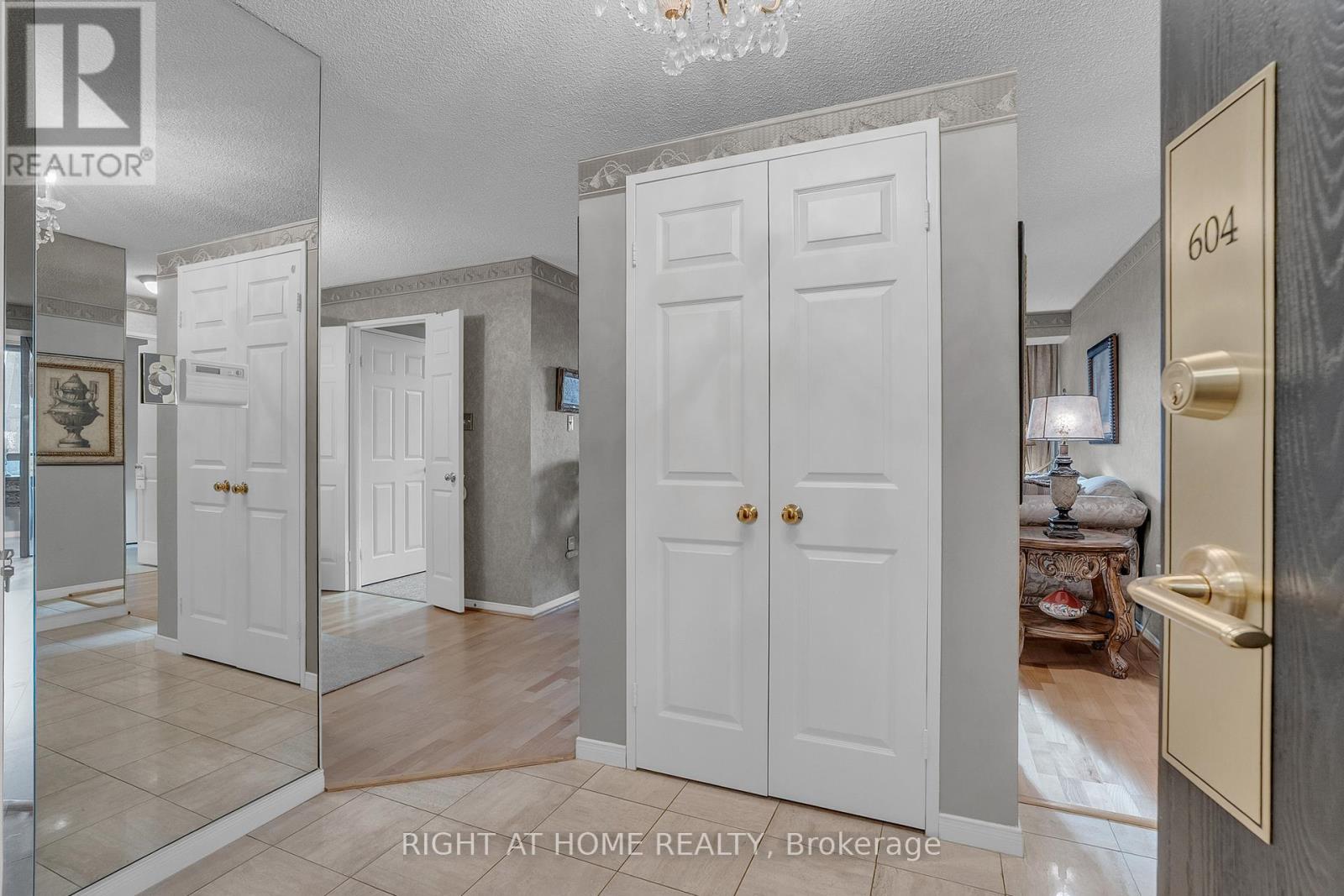 604 - 195 St Patrick Street, Toronto, Ontario  M5T 2Y8 - Photo 6 - C12482852