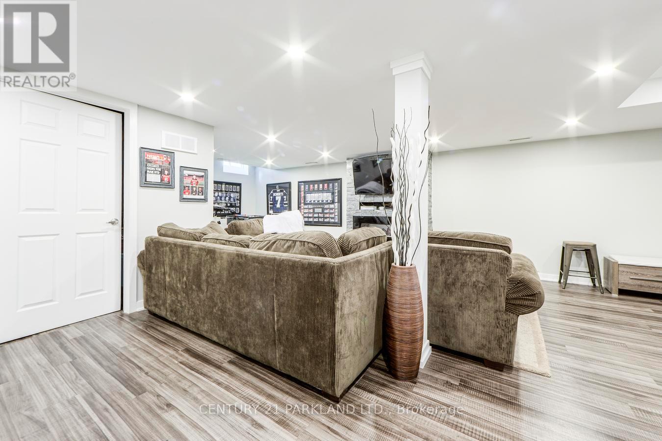 81 D'amato Crescent, Vaughan, Ontario  L6A 3E6 - Photo 5 - N12482855