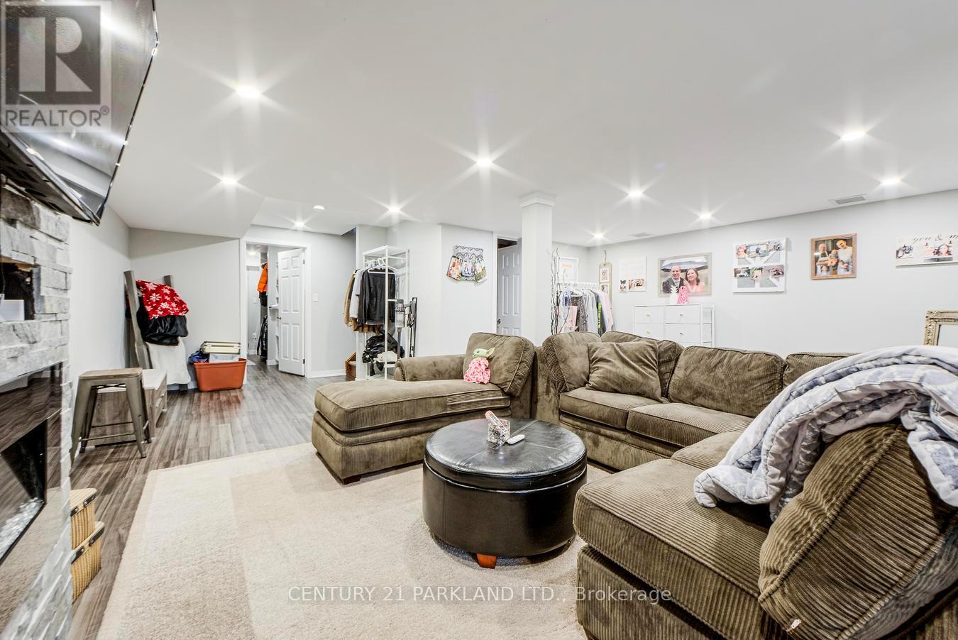 81 D'amato Crescent, Vaughan, Ontario  L6A 3E6 - Photo 8 - N12482855
