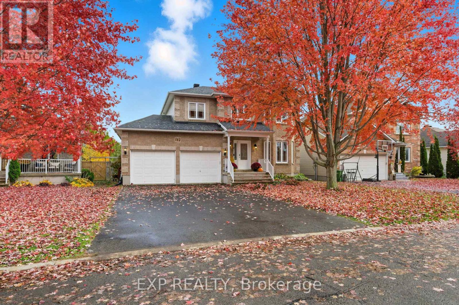 17 OLDE TOWNE AVENUE, Russell, Ontario