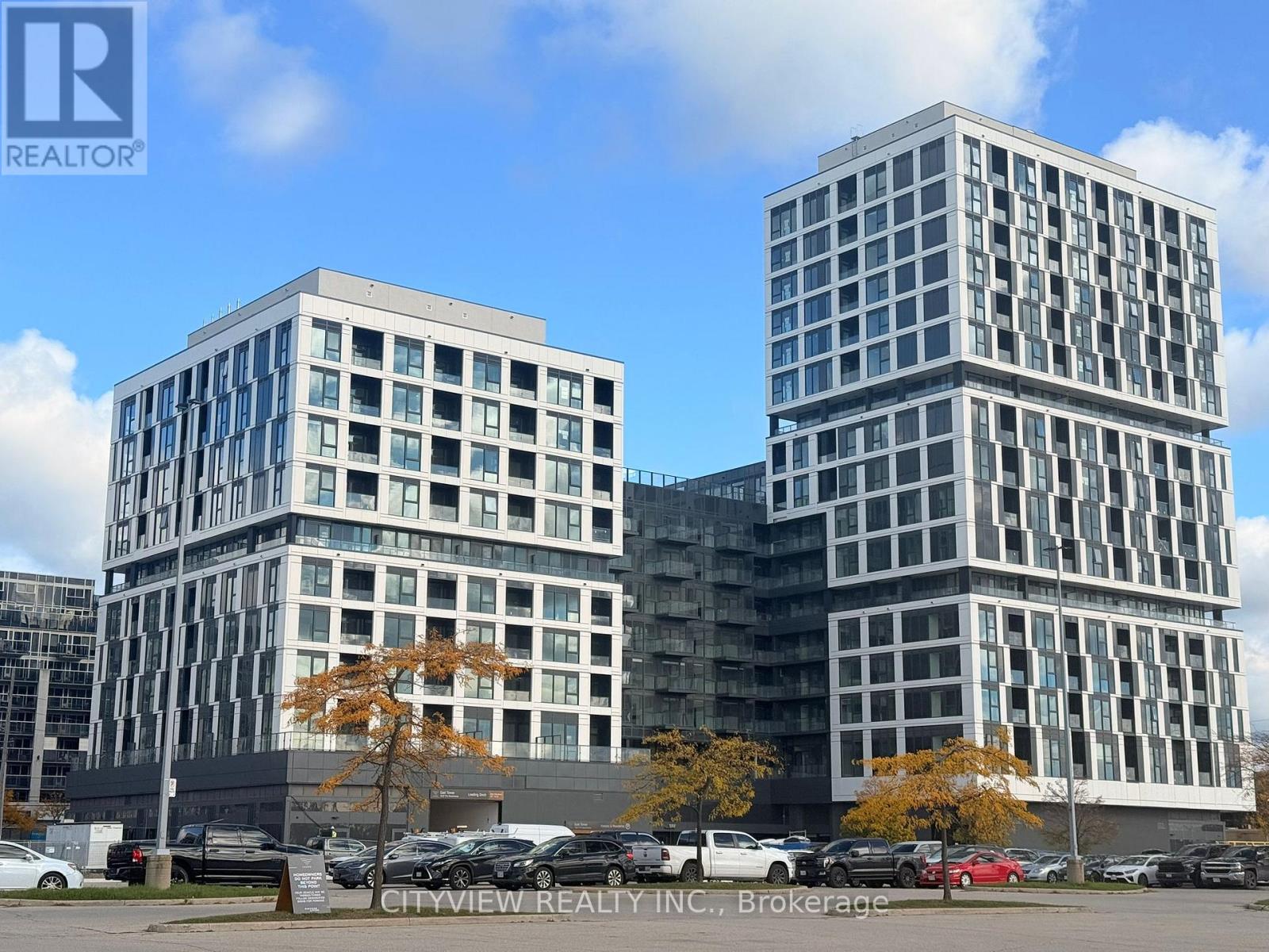 <div class="slider-price">$2,350 Monthly</div><p>425 - 1007 The Queensway, Toronto, Ontario</p>