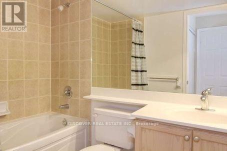 1631 - 3888 Duke Of York Boulevard, Mississauga, Ontario  L5B 4P5 - Photo 4 - W12482862