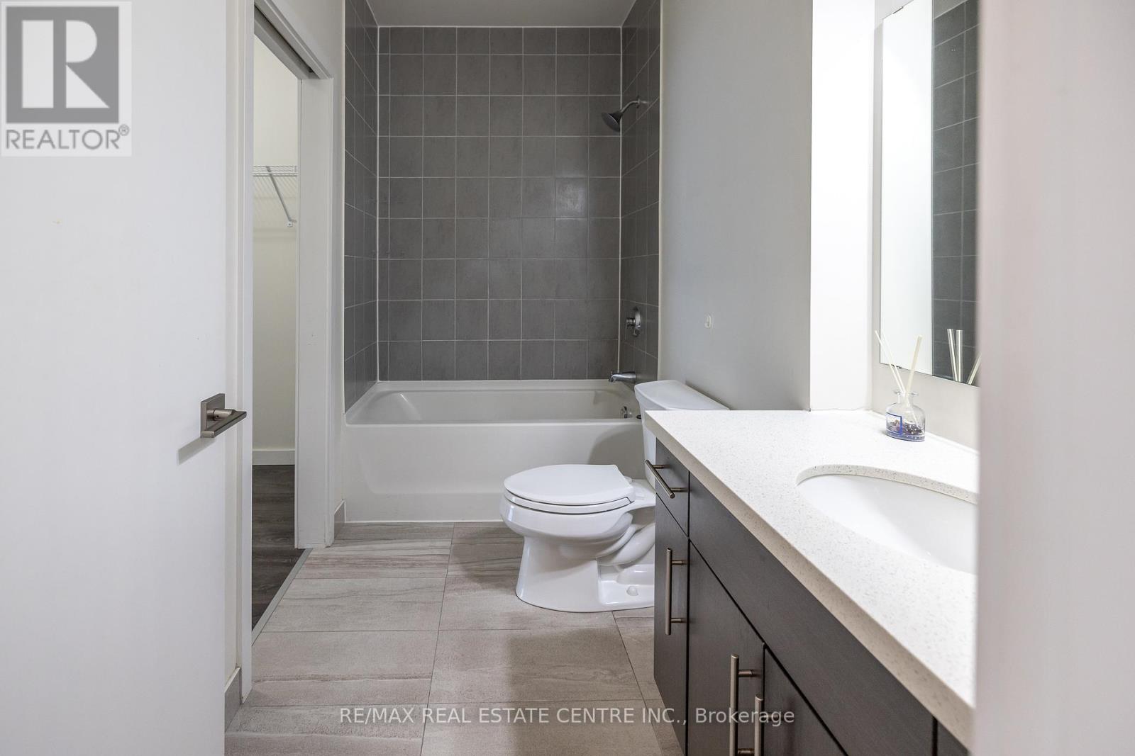 412 - 690 King Street W, Kitchener, Ontario  N2G 0B9 - Photo 11 - X12482863