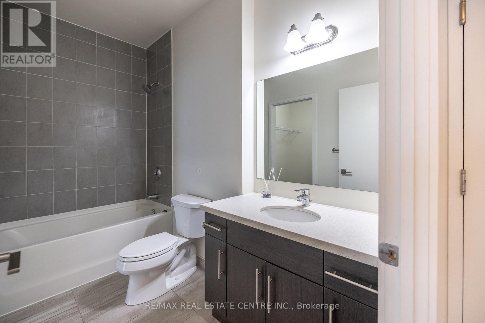 412 - 690 King Street W, Kitchener, Ontario  N2G 0B9 - Photo 12 - X12482863
