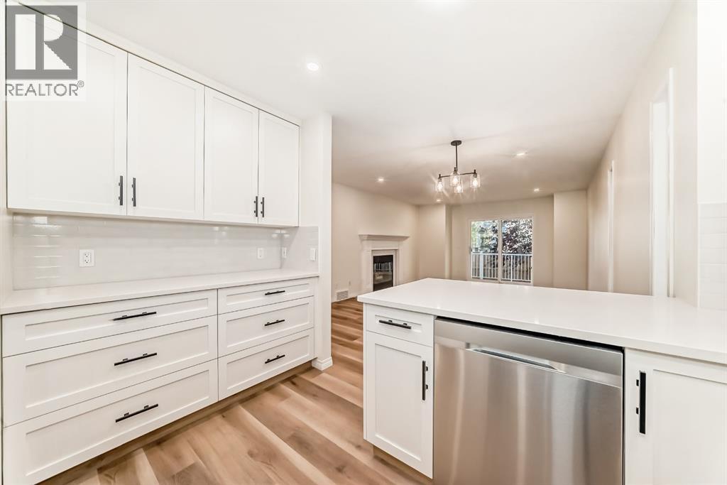 126 Hawkstone Manor Nw, Calgary, Alberta  T3G 3X2 - Photo 5 - A2264664