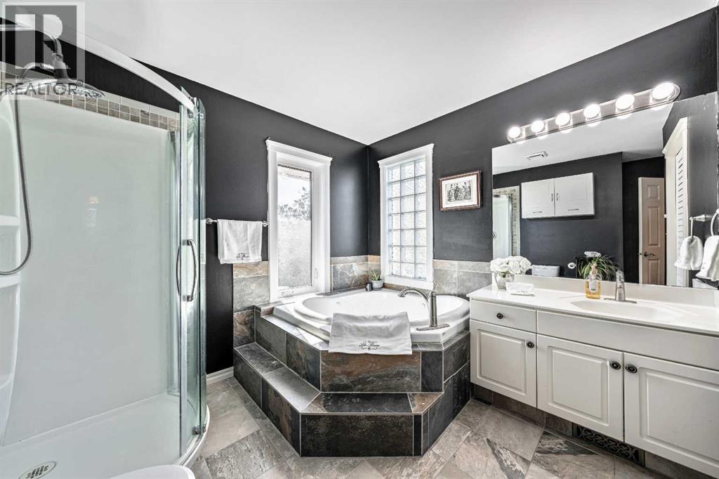 135 Westridge Close, Okotoks, Alberta  T1S 1N4 - Photo 17 - A2259804