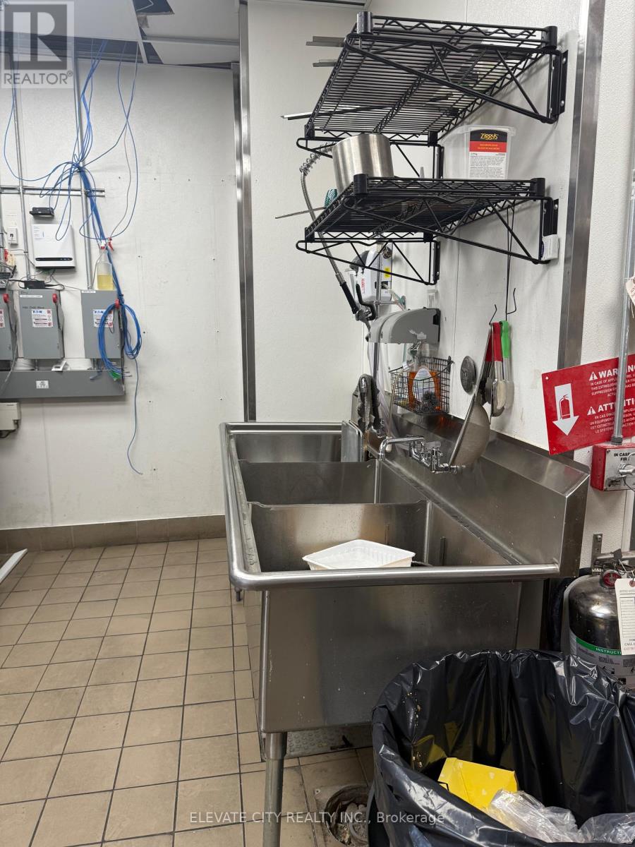 40 - 3910 Eglinton Avenue W, Mississauga, Ontario L5M 2R9 - Photo 10 - W12441415