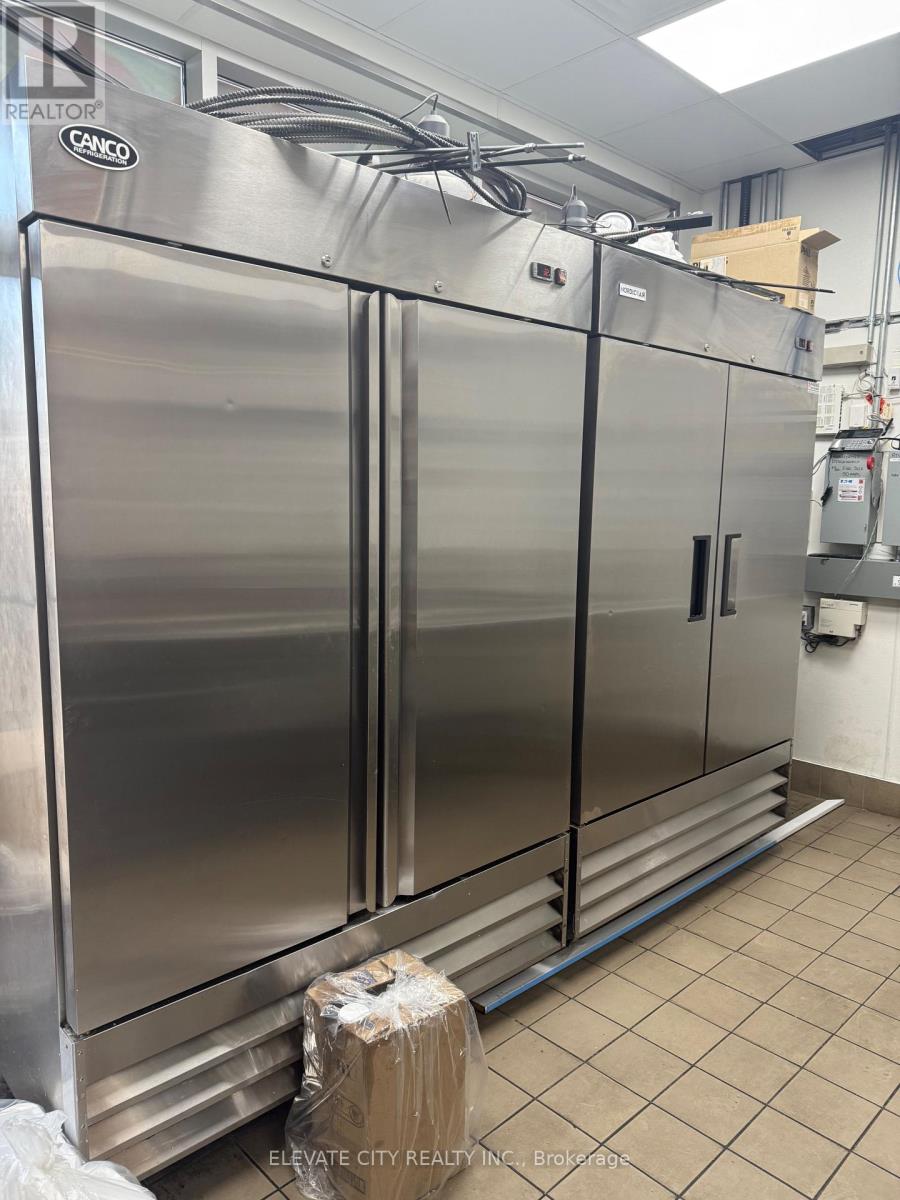 40 - 3910 Eglinton Avenue W, Mississauga, Ontario L5M 2R9 - Photo 11 - W12441415