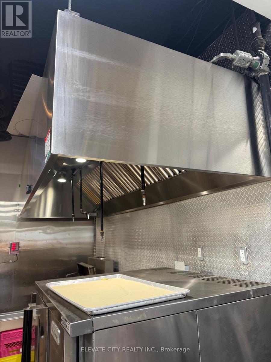 40 - 3910 Eglinton Avenue W, Mississauga, Ontario L5M 2R9 - Photo 14 - W12441415