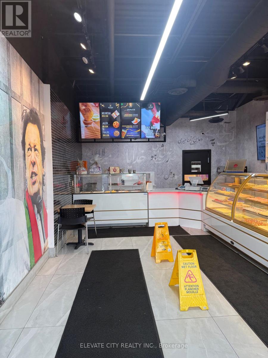 40 - 3910 Eglinton Avenue W, Mississauga, Ontario L5M 2R9 - Photo 2 - W12441415