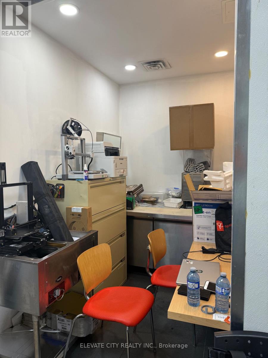 40 - 3910 Eglinton Avenue W, Mississauga, Ontario L5M 2R9 - Photo 13 - W12441415