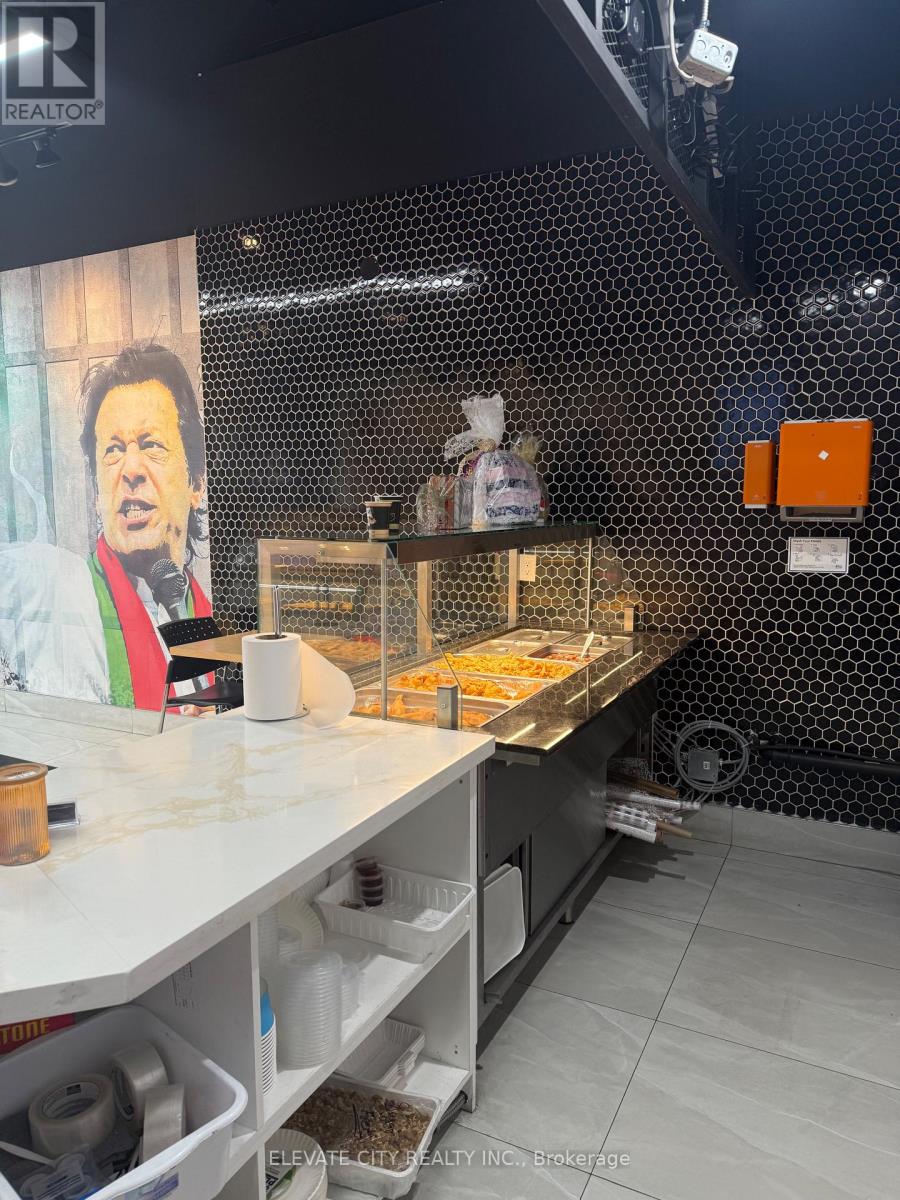 40 - 3910 Eglinton Avenue W, Mississauga, Ontario L5M 2R9 - Photo 5 - W12441415