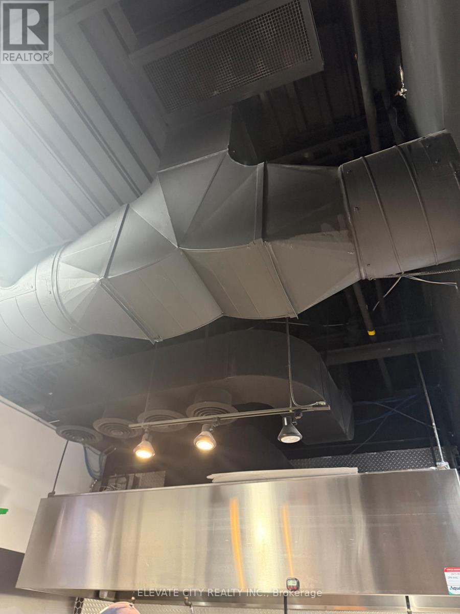 40 - 3910 Eglinton Avenue W, Mississauga, Ontario L5M 2R9 - Photo 9 - W12441415