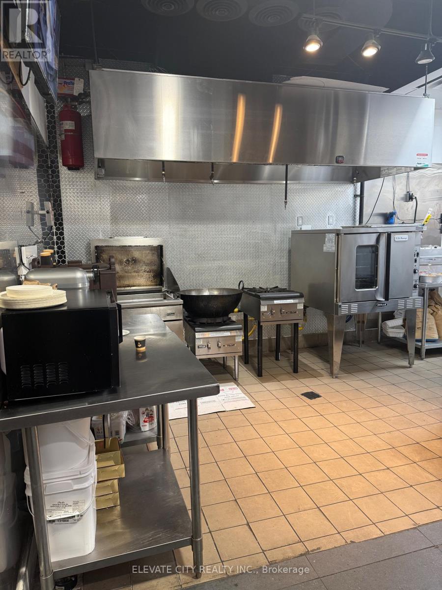 40 - 3910 Eglinton Avenue W, Mississauga, Ontario L5M 2R9 - Photo 7 - W12441415