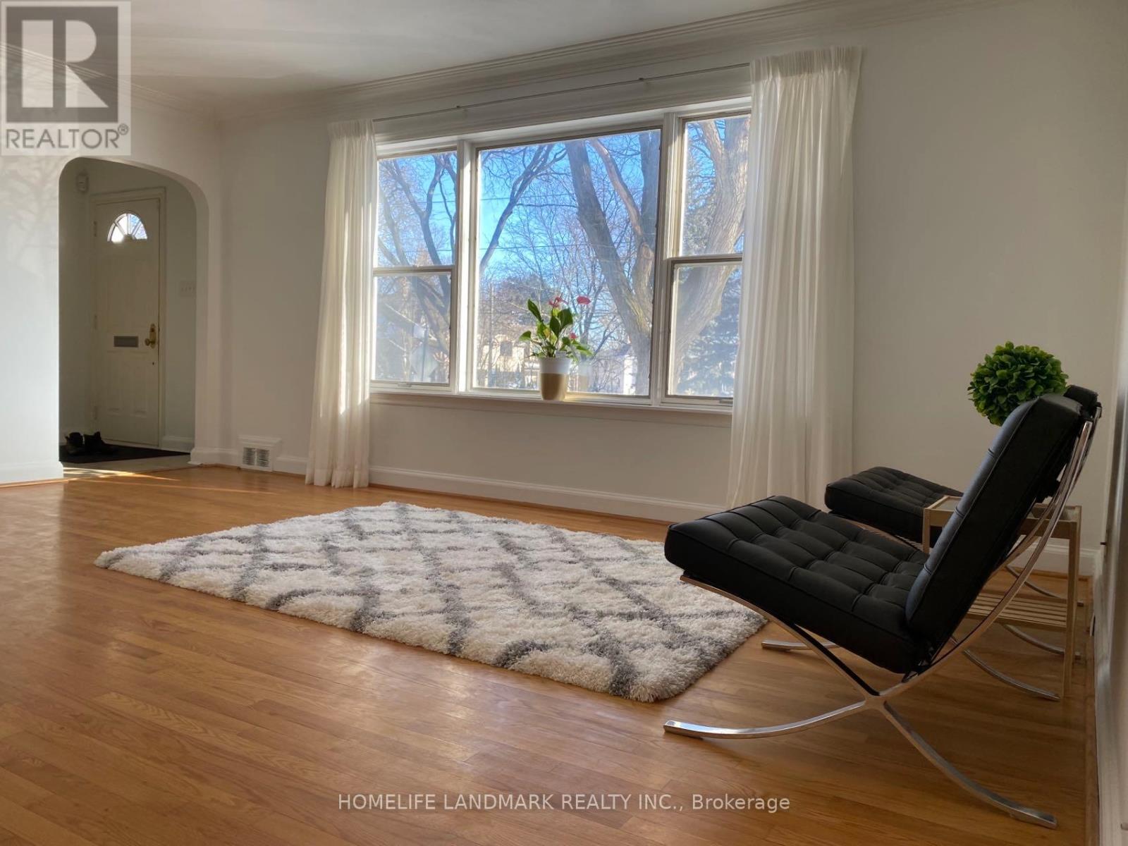 <div class="slider-price">$5,600 Monthly</div><p>64 Mildenhall Road, Toronto, Ontario</p>