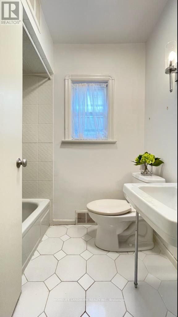 64 Mildenhall Road, Toronto, Ontario  M4N 3G9 - Photo 12 - C12482874