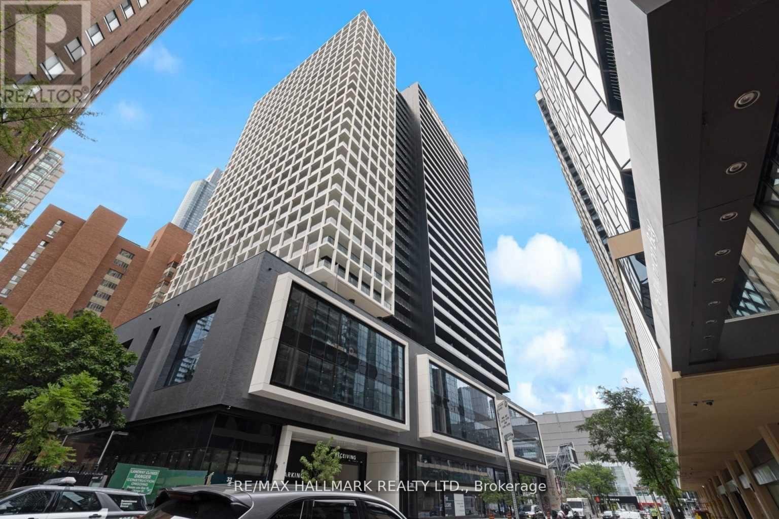 <div class="slider-price">$2,250 Monthly</div><p>1323 - 20 Edward Street, Toronto, Ontario</p>