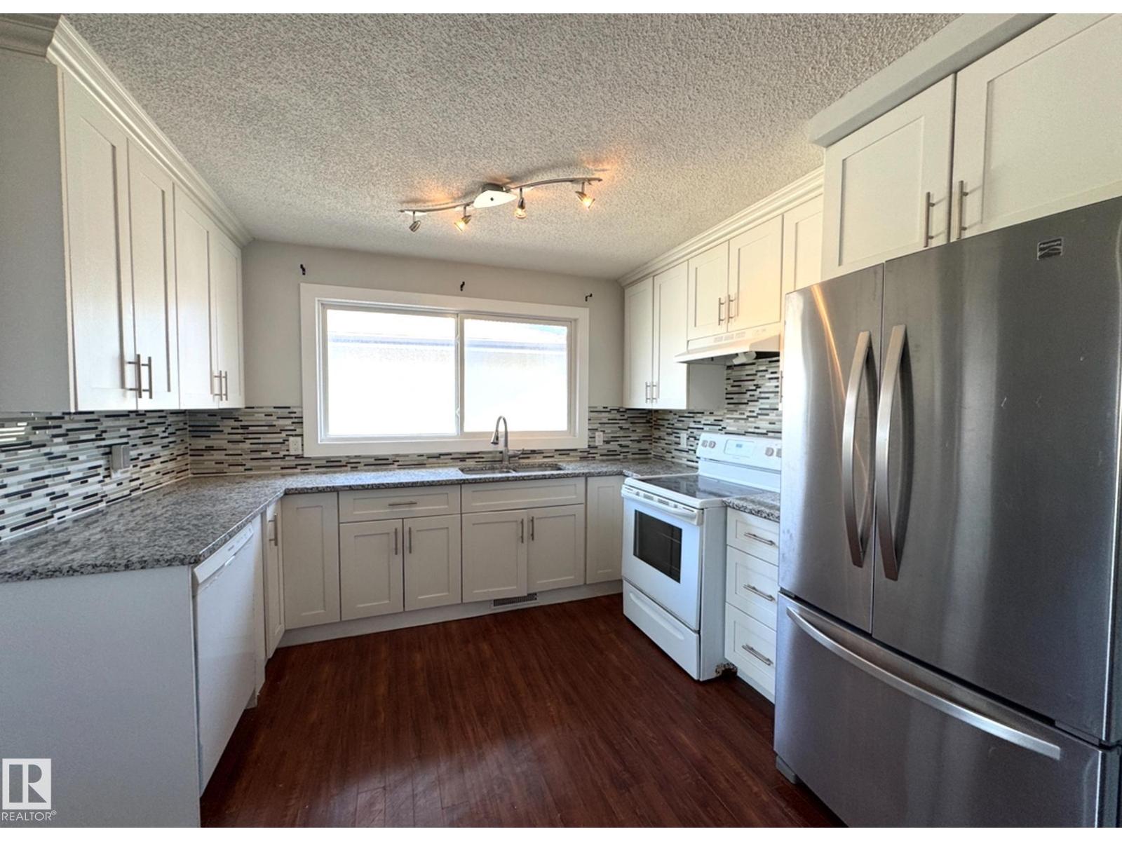 8815 140 Av Nw, Edmonton, Alberta  T5E 2C8 - Photo 2 - E4463587