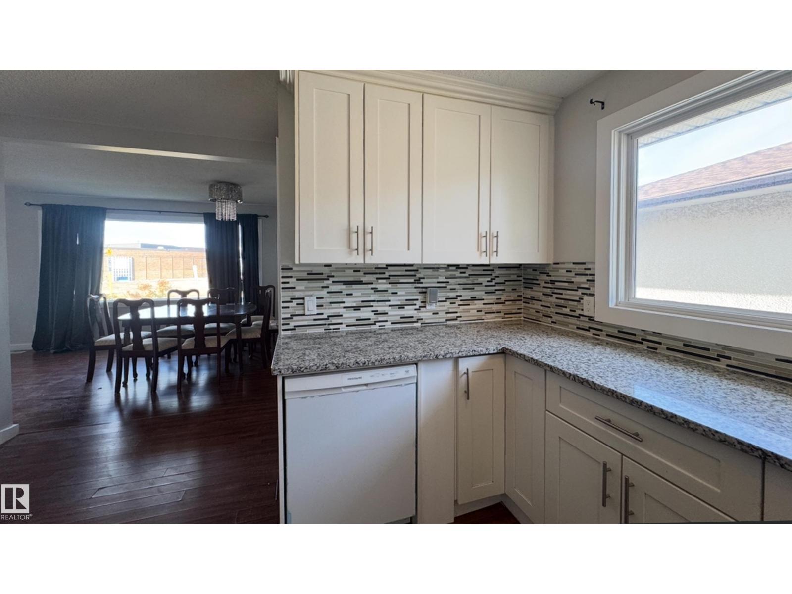 8815 140 Av Nw, Edmonton, Alberta  T5E 2C8 - Photo 3 - E4463587