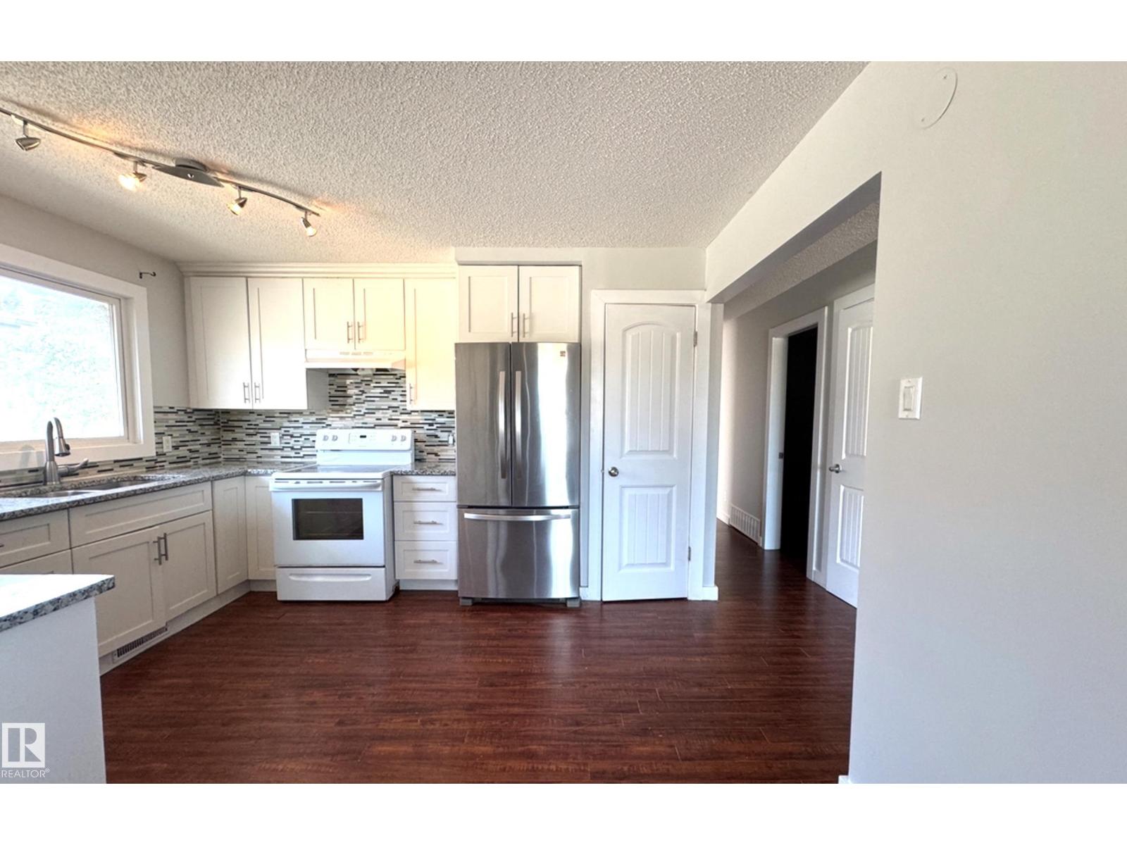 8815 140 Av Nw, Edmonton, Alberta  T5E 2C8 - Photo 6 - E4463587