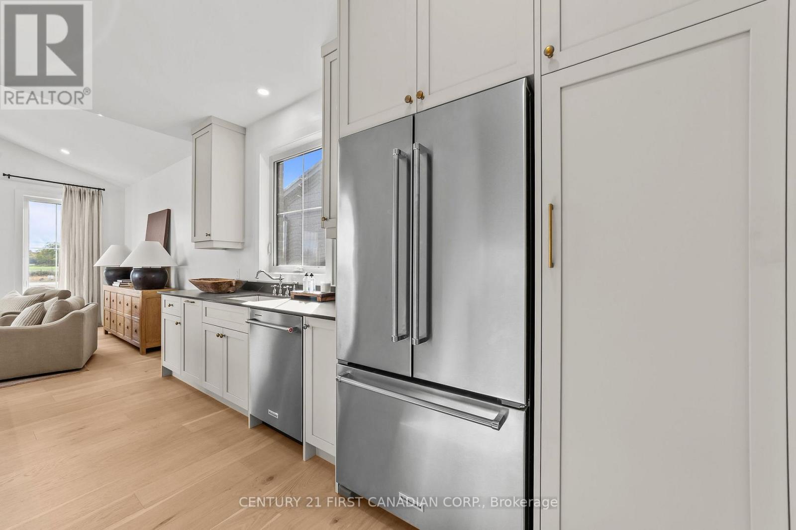 8 Sheldabren Street, North Middlesex, Ontario  N0M 1A0 - Photo 14 - X12460331