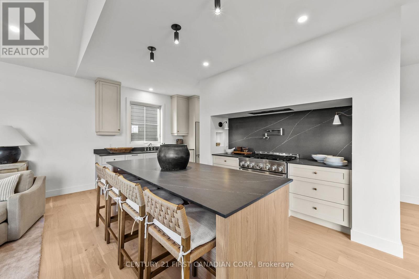 8 Sheldabren Street, North Middlesex, Ontario  N0M 1A0 - Photo 10 - X12460331