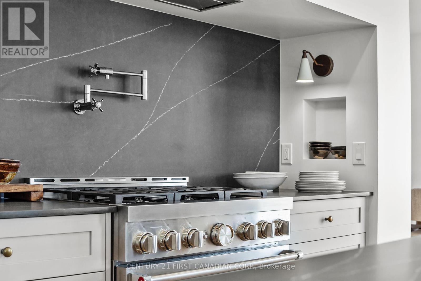 8 Sheldabren Street, North Middlesex, Ontario  N0M 1A0 - Photo 13 - X12460331