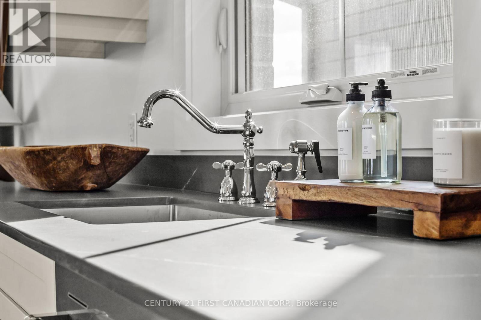 8 Sheldabren Street, North Middlesex, Ontario  N0M 1A0 - Photo 16 - X12460331