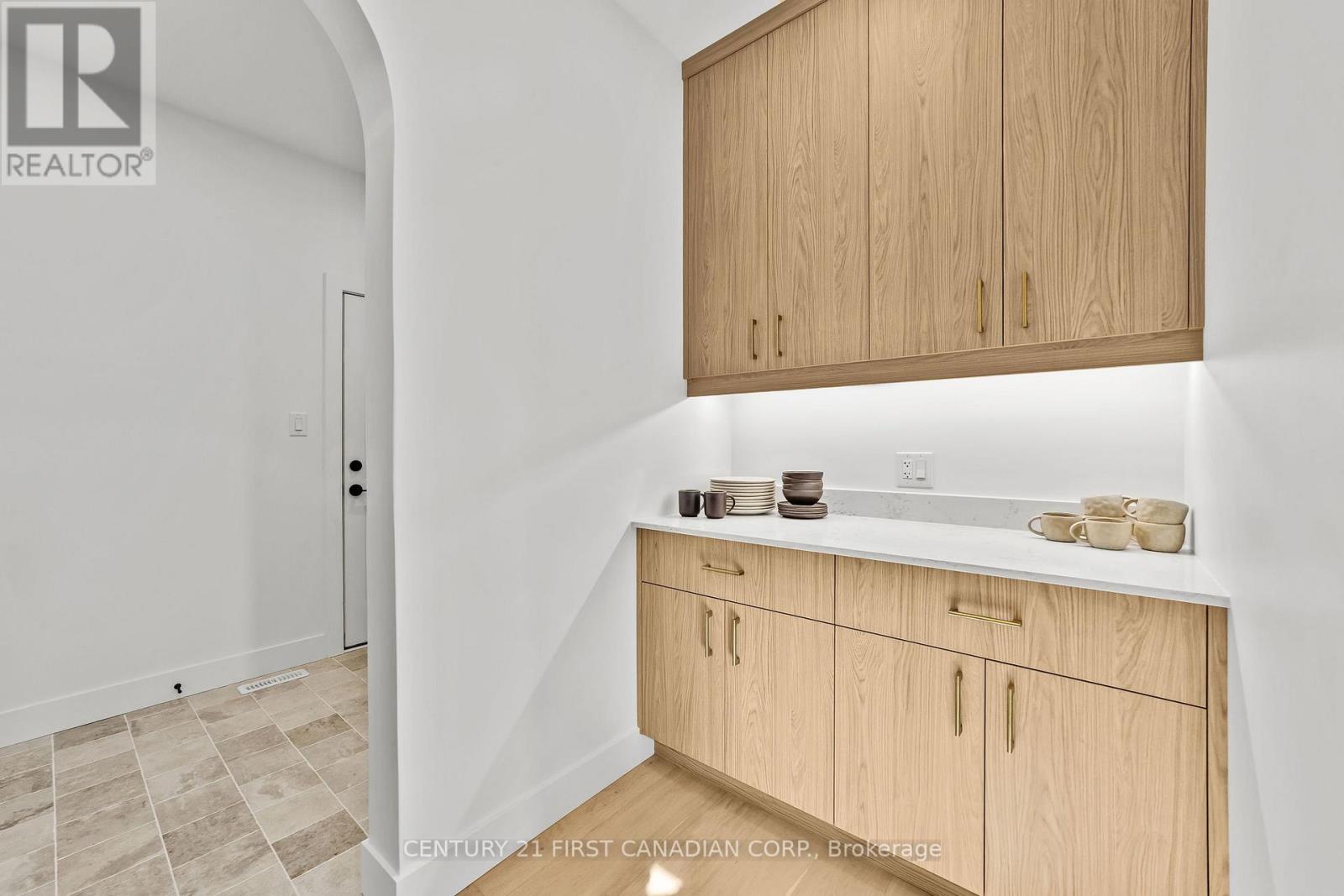 8 Sheldabren Street, North Middlesex, Ontario  N0M 1A0 - Photo 18 - X12460331