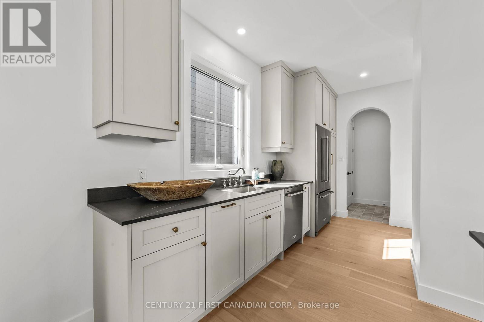 8 Sheldabren Street, North Middlesex, Ontario  N0M 1A0 - Photo 19 - X12460331