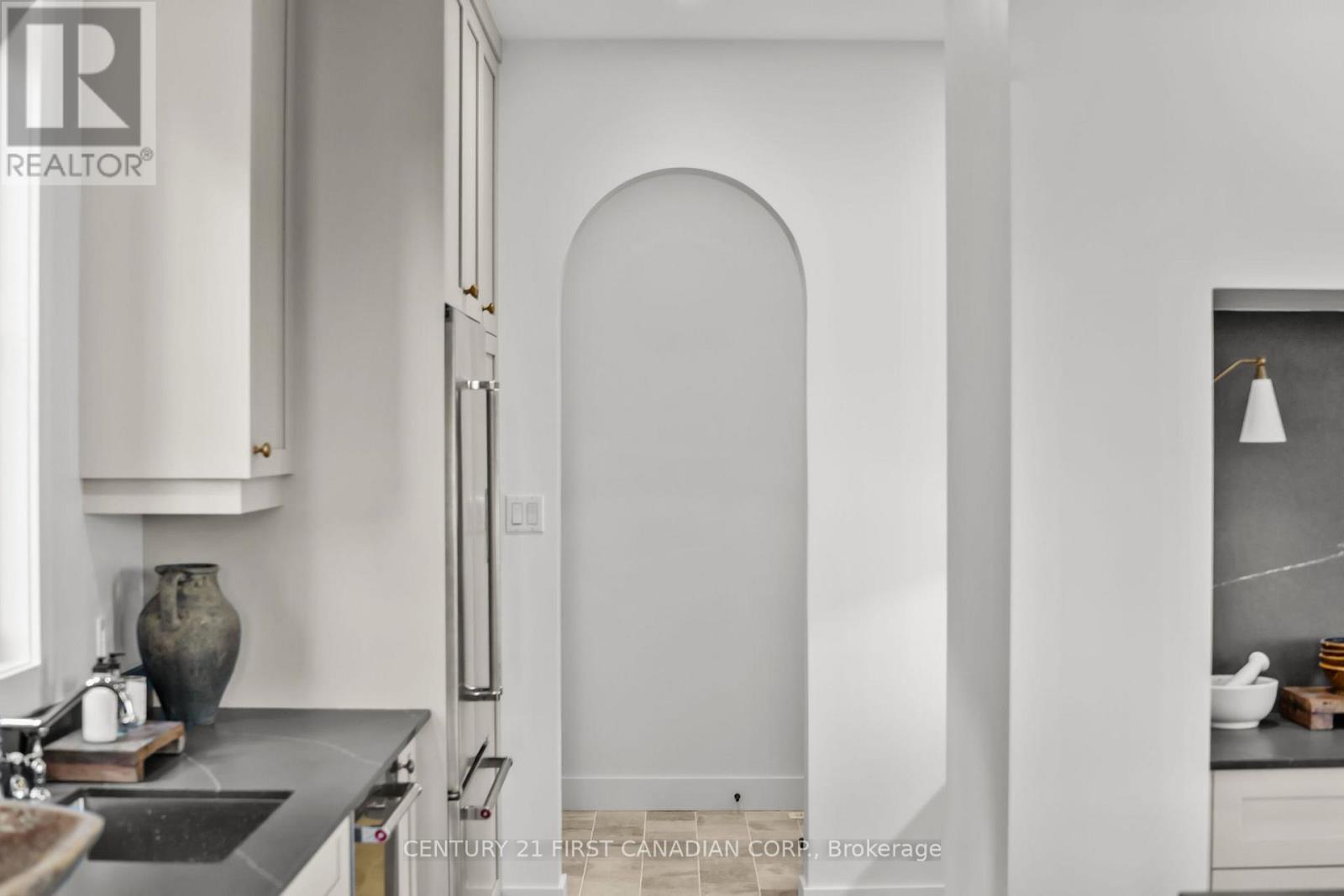 8 Sheldabren Street, North Middlesex, Ontario  N0M 1A0 - Photo 21 - X12460331