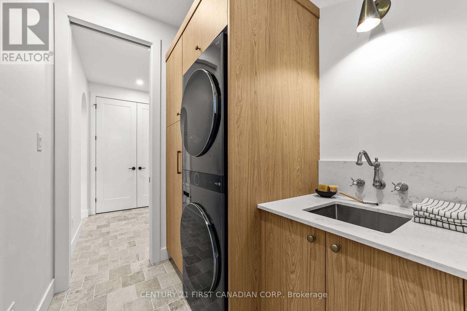 8 Sheldabren Street, North Middlesex, Ontario  N0M 1A0 - Photo 25 - X12460331