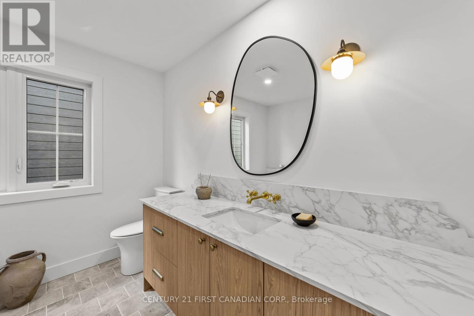 8 Sheldabren Street, North Middlesex, Ontario  N0M 1A0 - Photo 32 - X12460331