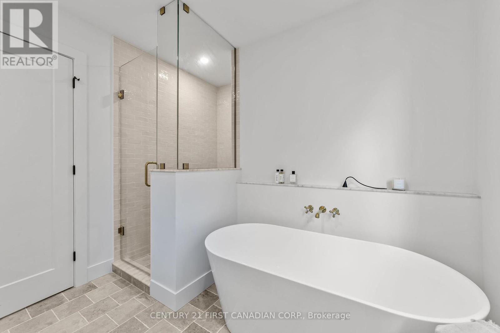 8 Sheldabren Street, North Middlesex, Ontario  N0M 1A0 - Photo 33 - X12460331