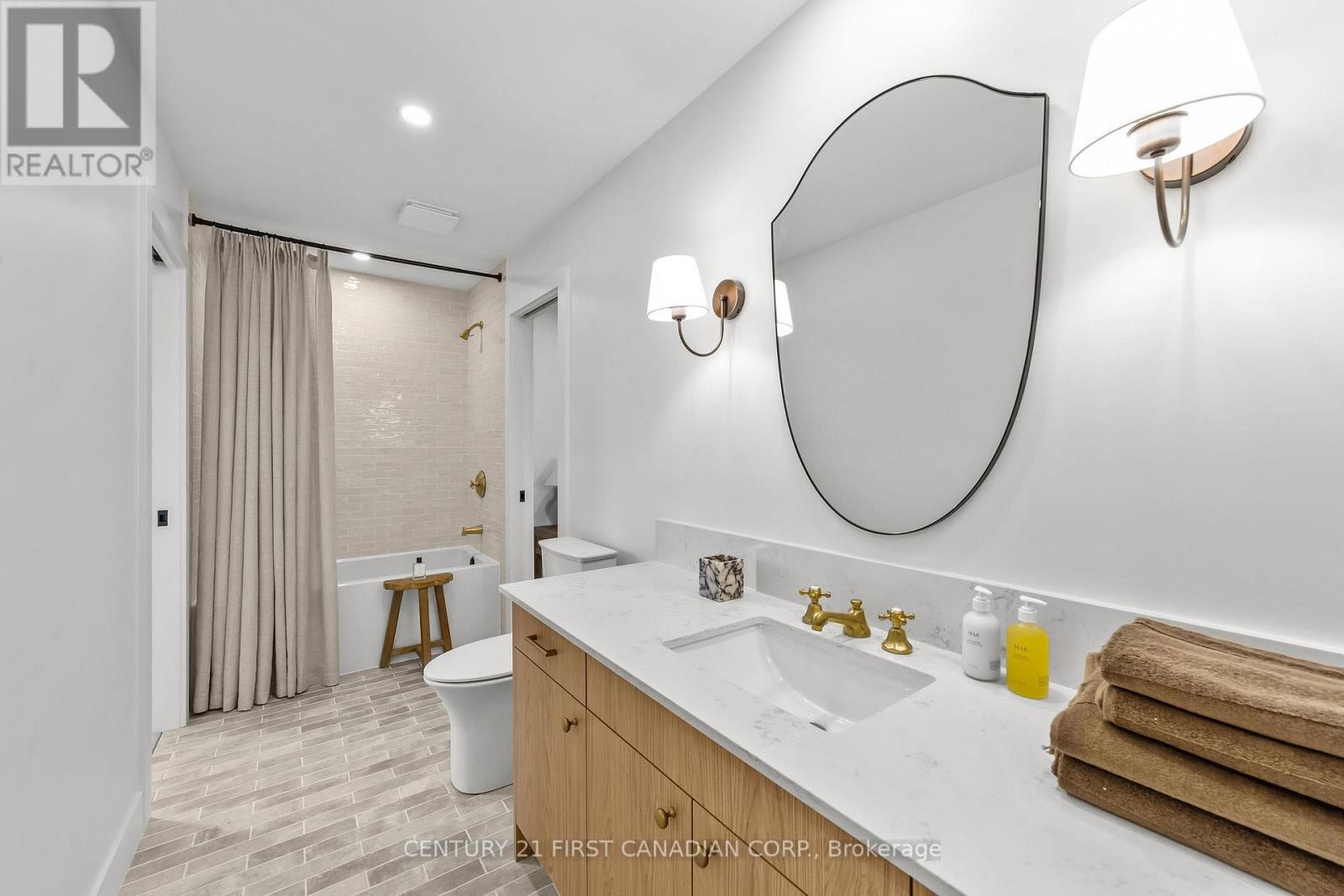 8 Sheldabren Street, North Middlesex, Ontario  N0M 1A0 - Photo 30 - X12460331