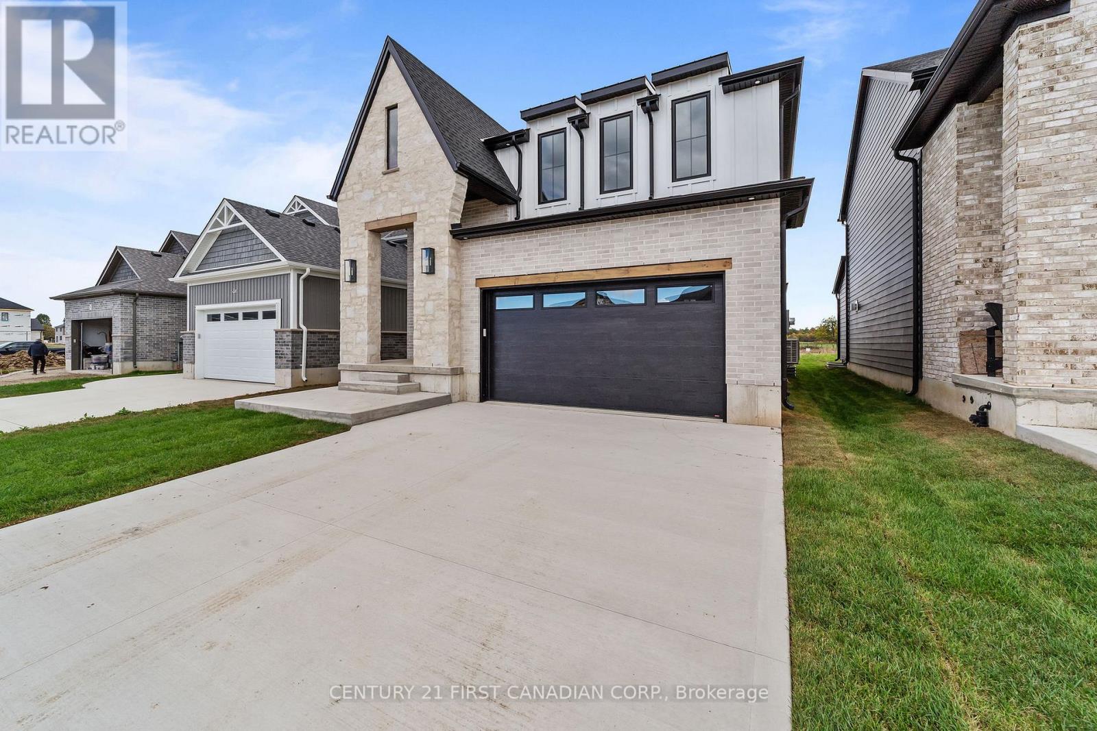 8 Sheldabren Street, North Middlesex, Ontario  N0M 1A0 - Photo 40 - X12460331