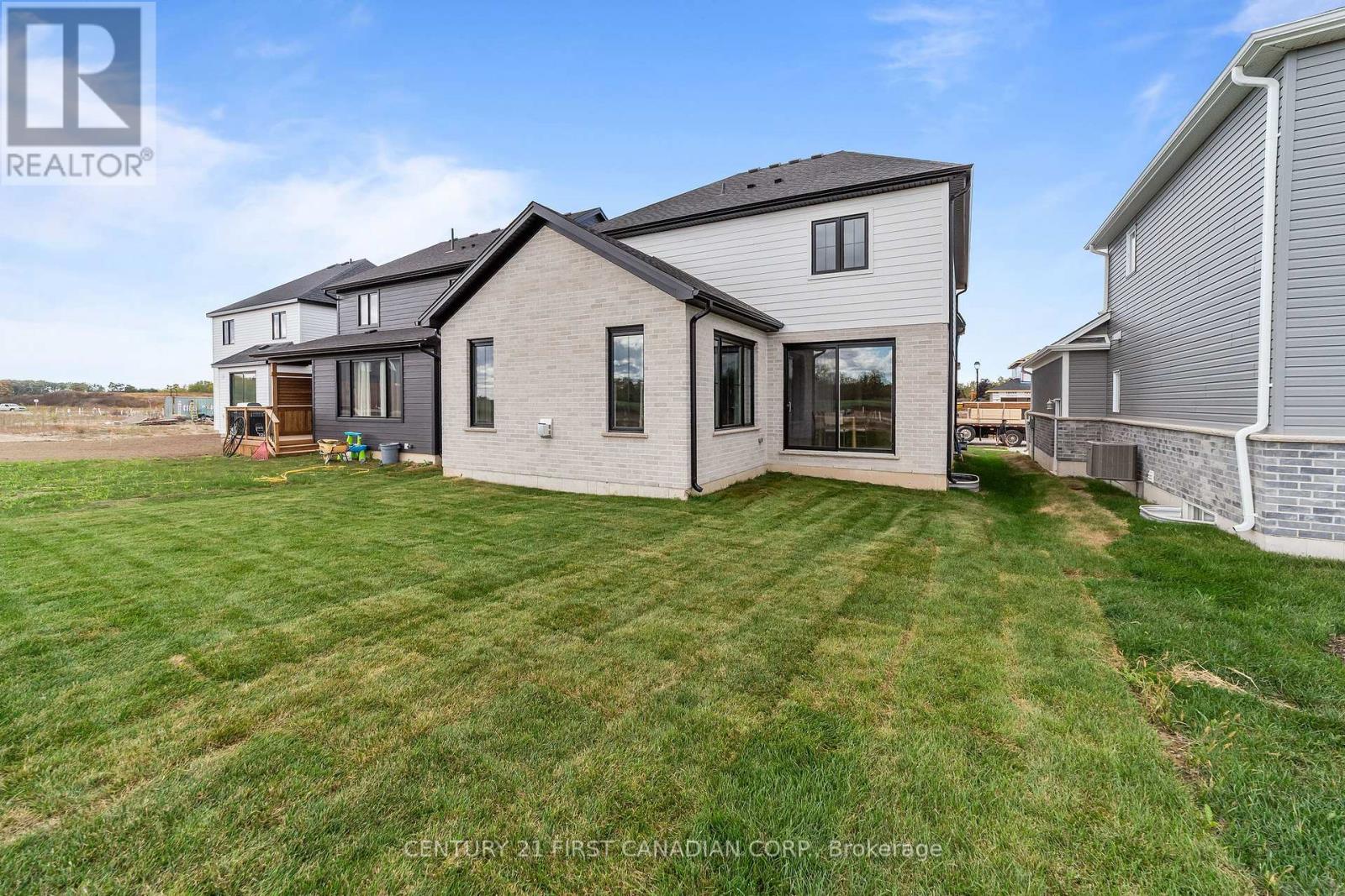 8 Sheldabren Street, North Middlesex, Ontario  N0M 1A0 - Photo 42 - X12460331