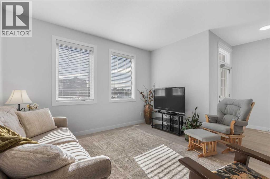 492 Reynolds Avenue Sw, Airdrie, Alberta  T4B 5G2 - Photo 4 - A2266364