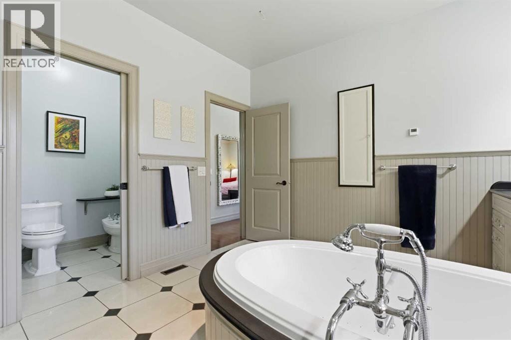 25 Paradise Bay, Chestermere, Alberta  T1X 0M9 - Photo 14 - A2264684