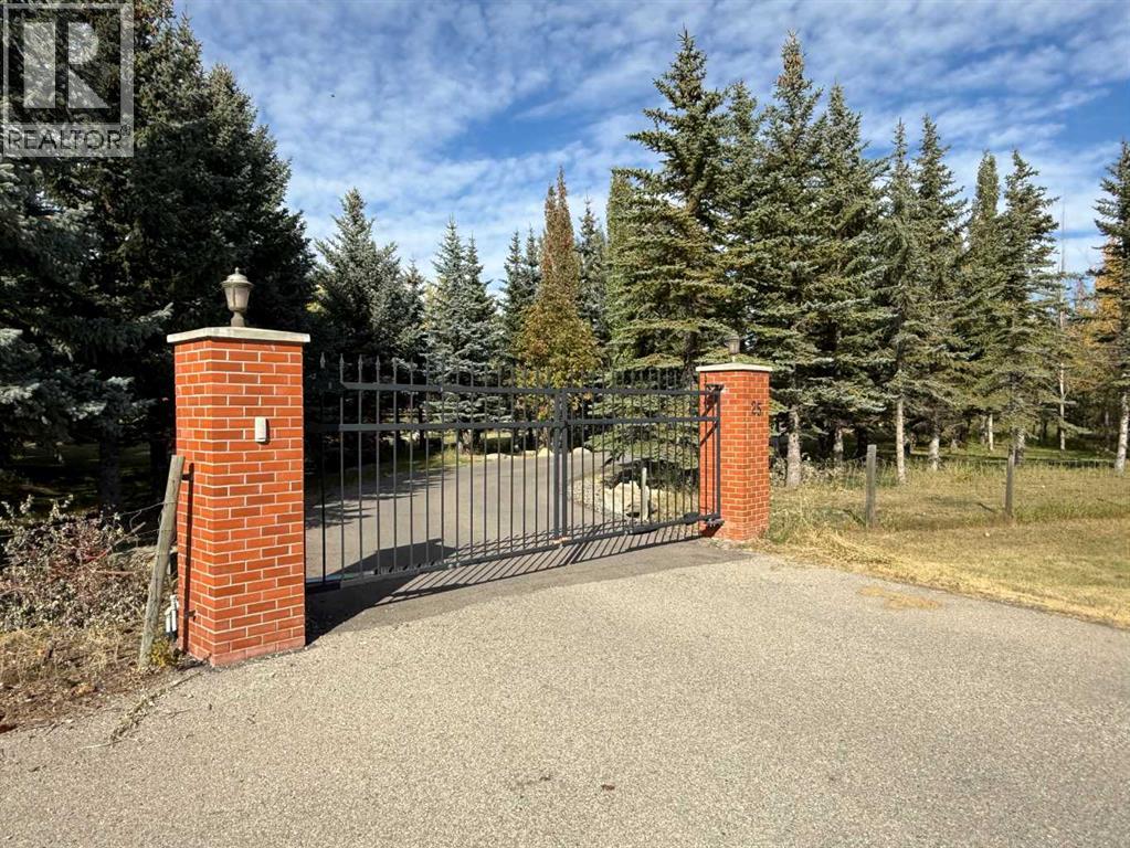 25 Paradise Bay, Chestermere, Alberta  T1X 0M9 - Photo 2 - A2264684