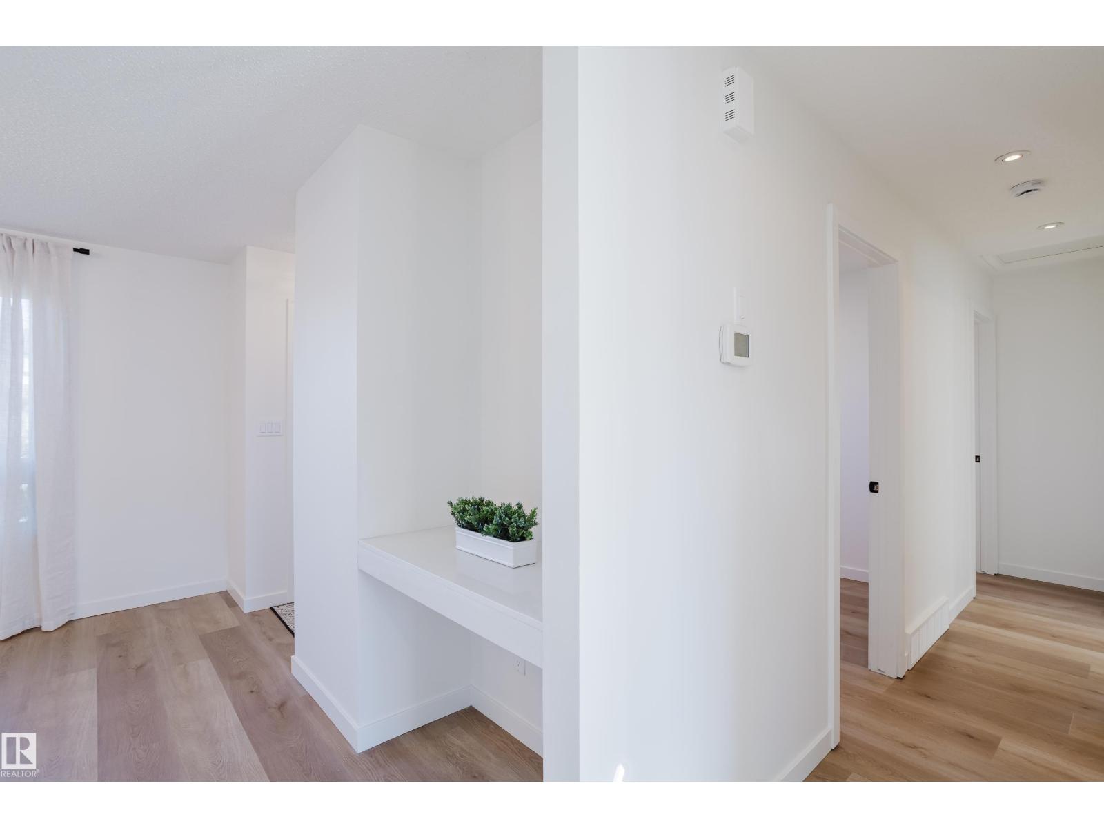 15107 22 Street Nw, Edmonton, Alberta  T5Y 2A4 - Photo 4 - E4463588