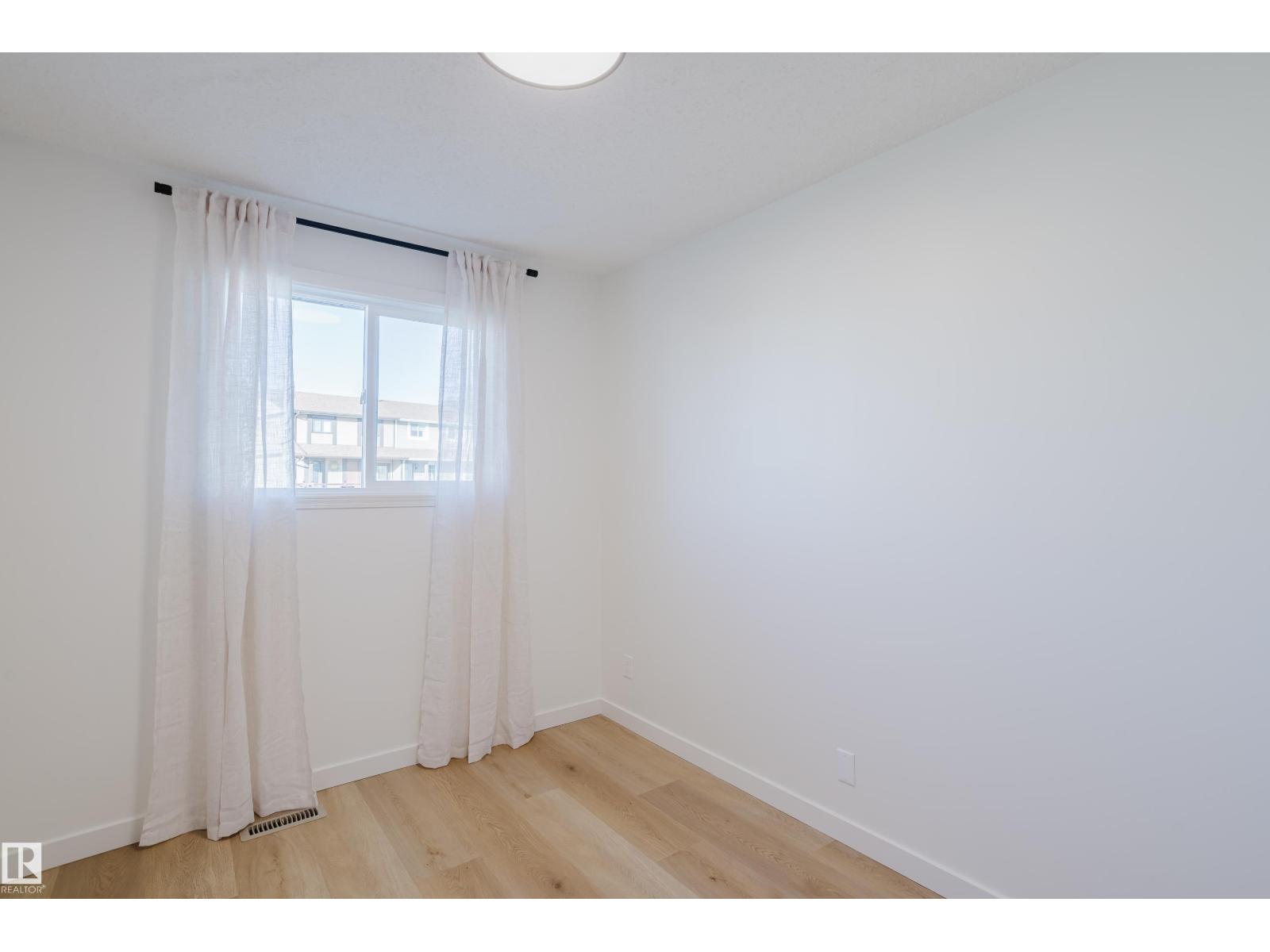 15107 22 Street Nw, Edmonton, Alberta  T5Y 2A4 - Photo 5 - E4463588